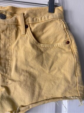 Levi’s 501 yellow shorts women’s size 27 mid rise 2” inseam